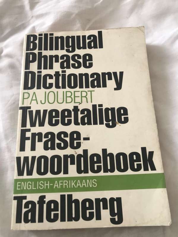 Bilingual phrase dictionary / Tweetalige frasewoordeboek: PA Joubert
