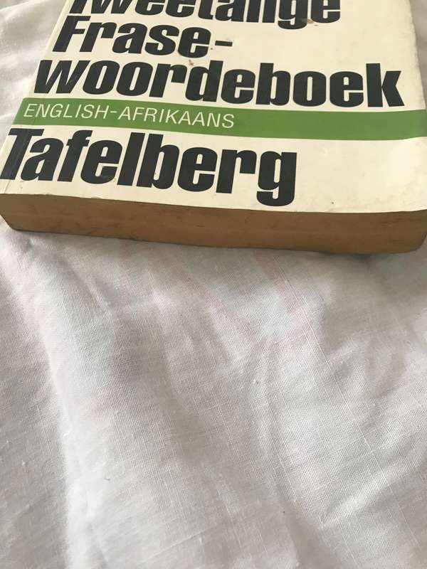 Bilingual phrase dictionary / Tweetalige frasewoordeboek: PA Joubert