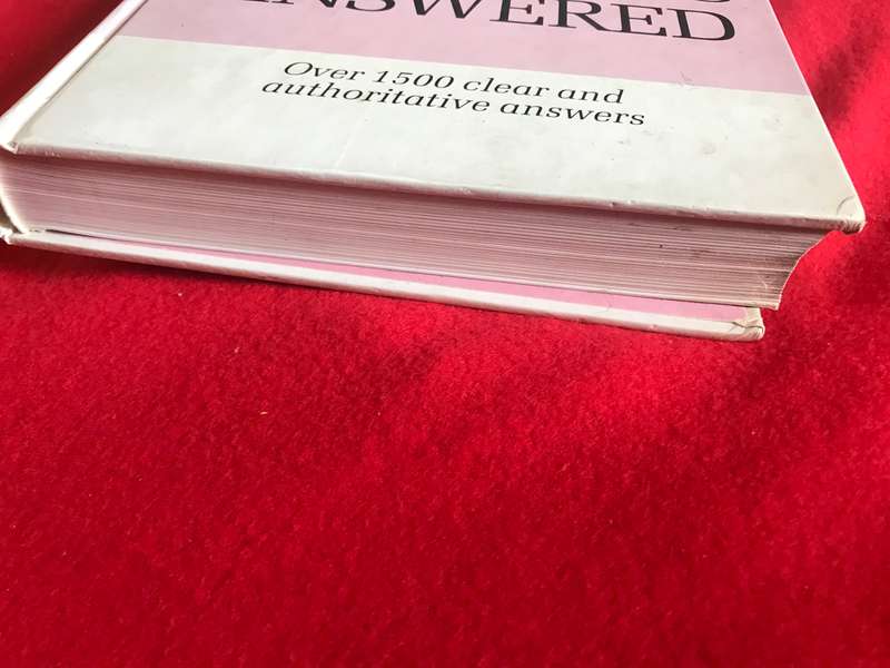 YOUR MEDICAL QUESTIONS ANSWERED over 1500 clear and authoritative answers