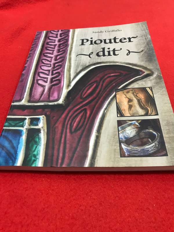 Piouter dit by Sandy Griffiths