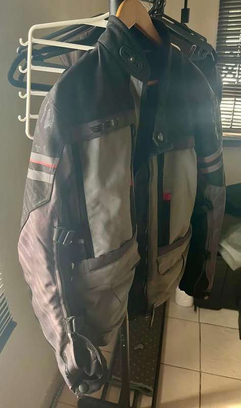 Black/grey M-sized SGI Discovery Quantum Motorcycle Jacket for sale in very good condition
