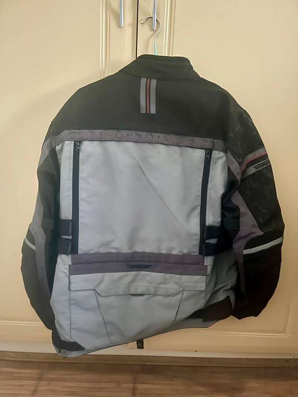 Black/grey M-sized SGI Discovery Quantum Motorcycle Jacket for sale in very good condition