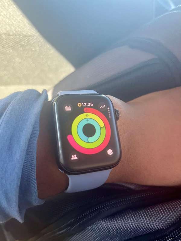 Black 44mm Apple Watch SE in excellent condition with 4 STRAPS for sale