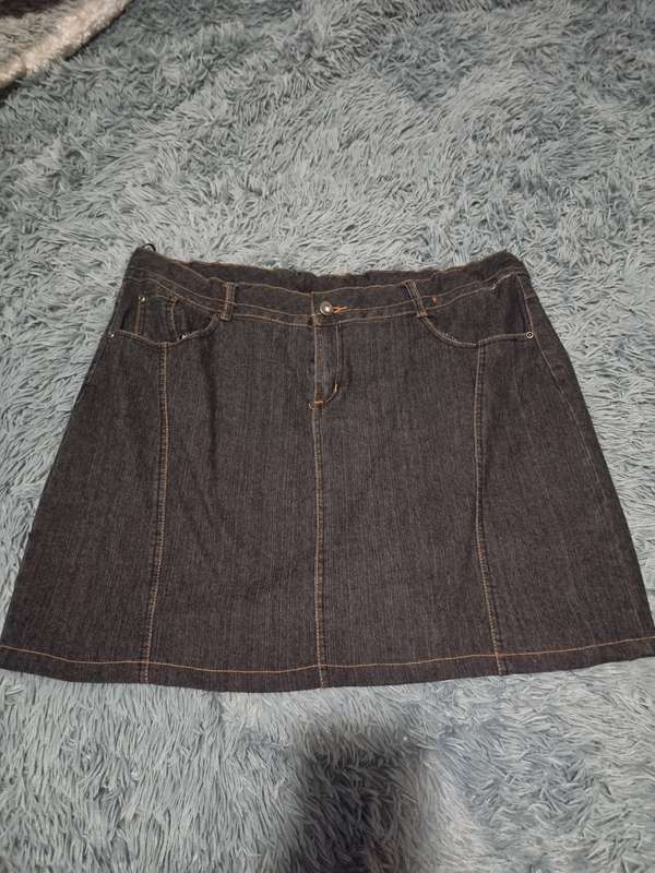 Ladies short denim skirt  Like new