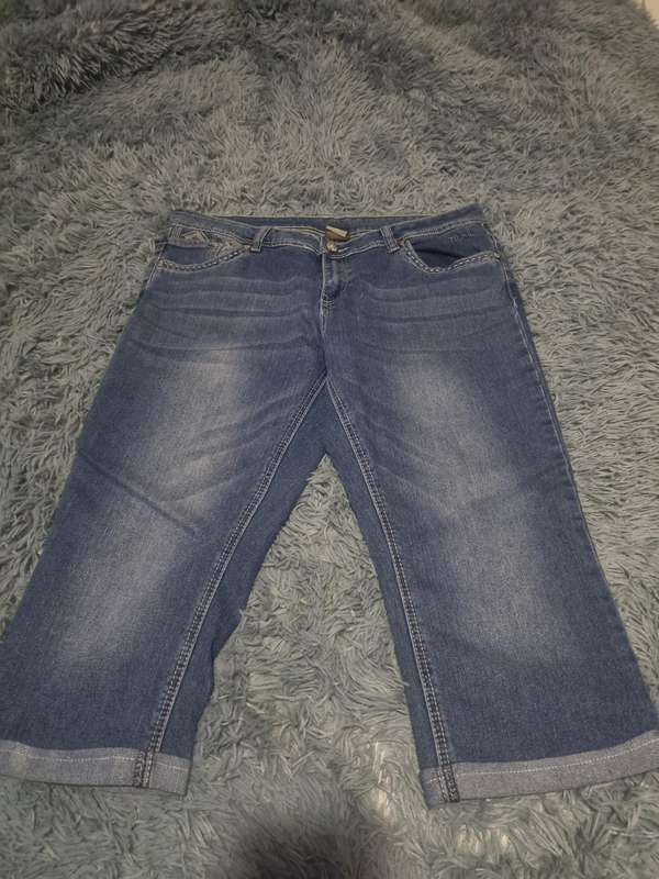 Ladies 3/4 Capri denim Size 36