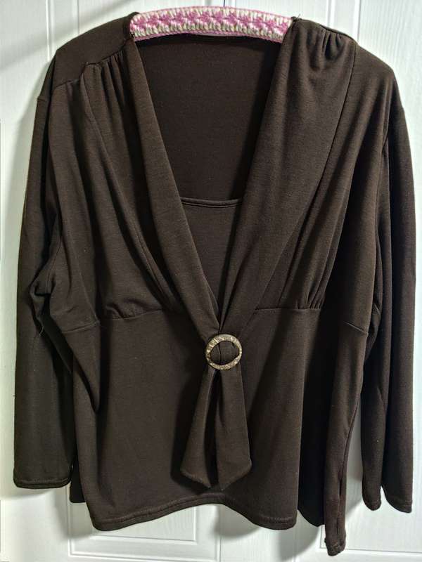 Beautiful ladies 3/4 sleeve top  Like new