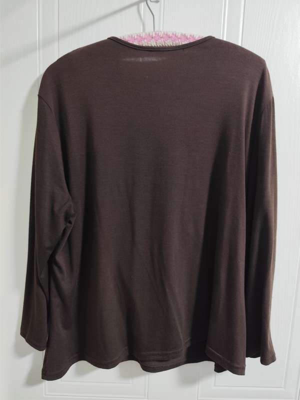 Beautiful ladies 3/4 sleeve top  Like new