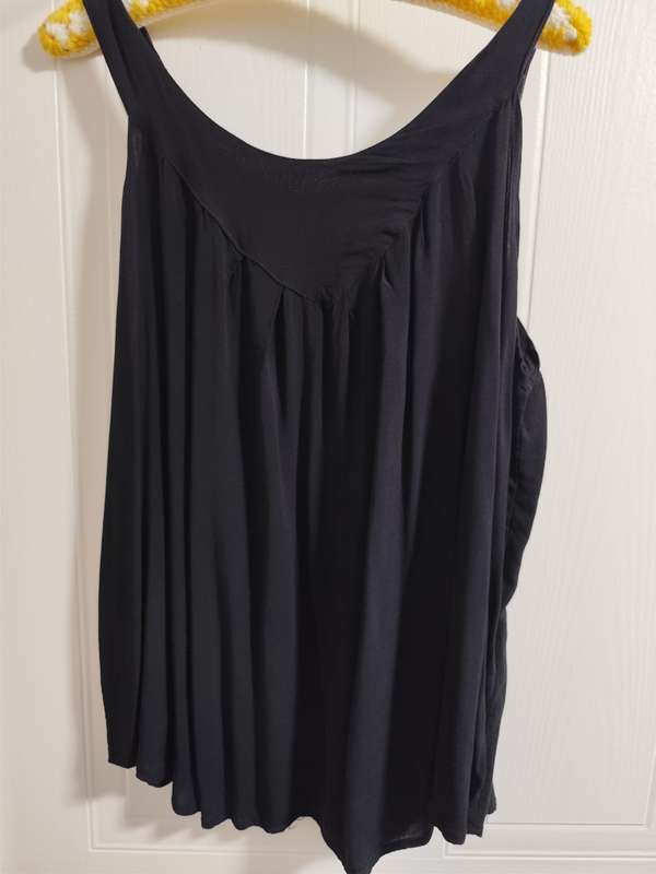Beautiful ladies sleeveless top  Like new
