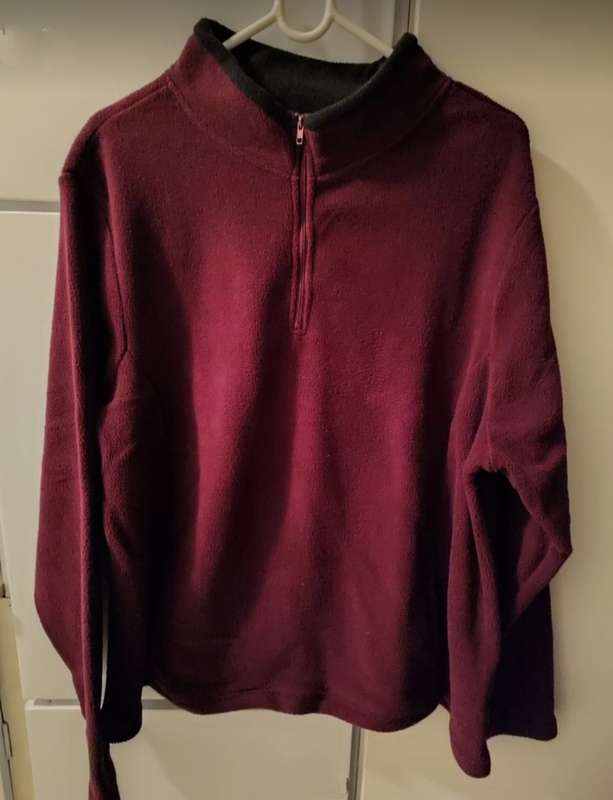 Long sleeved ladies jacket/active top Maroon