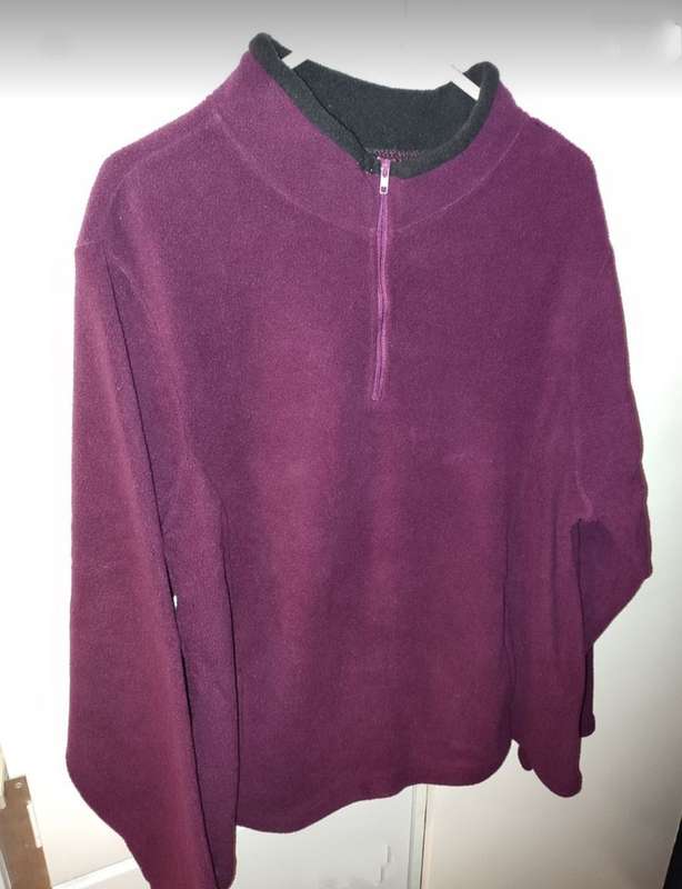 Long sleeved ladies jacket/active top Maroon