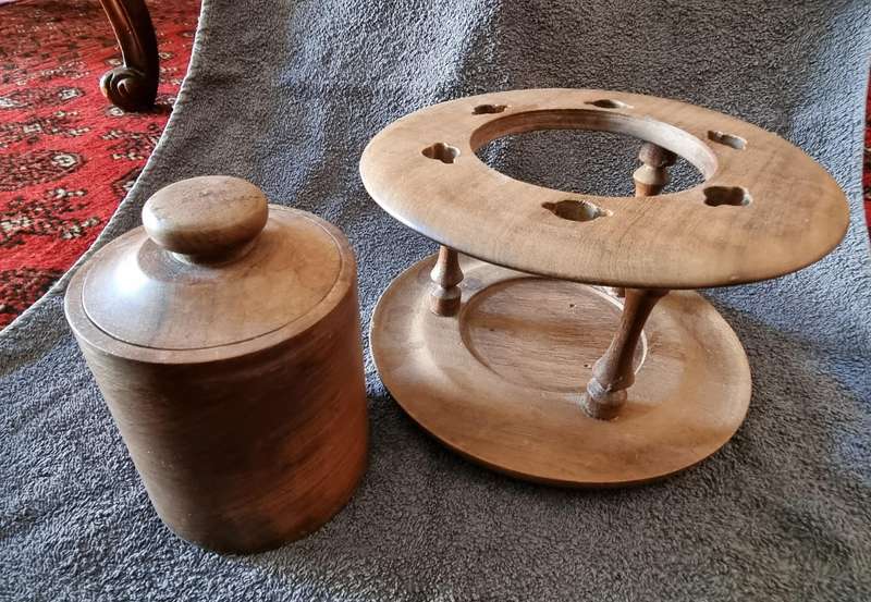 Wooden pipe rack & tobacco jar. 195mmx150mm.
