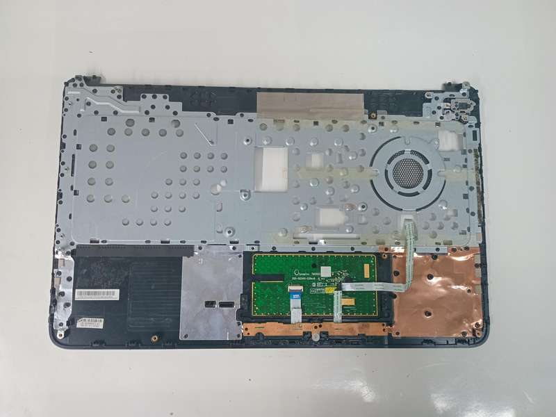 HP Notebook 15-F010WM Palmrest w/Keyboard - EAU99004010