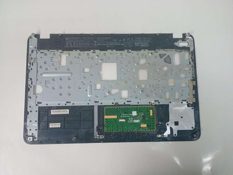 HP Pavillion 15-e067si Palmrest w/keyboard - EAR640003070
