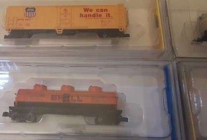 Kato  N Scale SD70ACe Heritage SP 1996   Model Train Locomotive  and four N Scale Bachmann Train set
