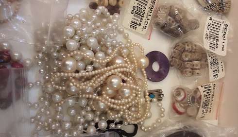 Bulk lot of assorted beads