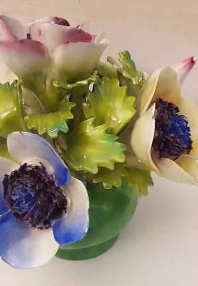 Staffordshire EnglandPorcelain Flowers and vase 11 cm