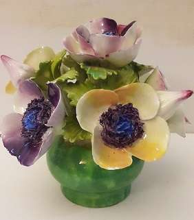 Staffordshire EnglandPorcelain Flowers and vase 11 cm