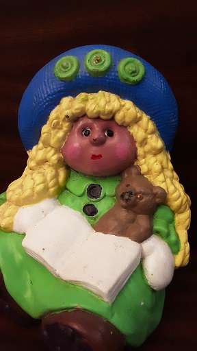 Pottery Girl Ornament 18 cm