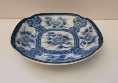 Blue and White Fower Design Japan Dish 13.5 x 2.5 cm