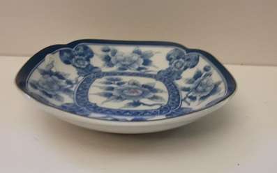 Blue and White Fower Design Japan Dish 13.5 x 2.5 cm