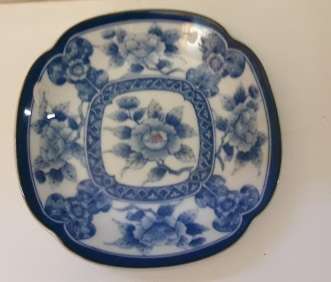 Blue and White Fower Design Japan Dish 13.5 x 2.5 cm
