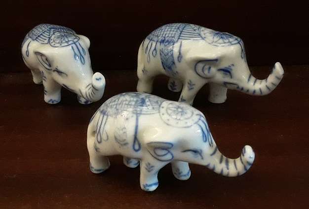 Set of three Elephant ornaments 5 x 9 cm
