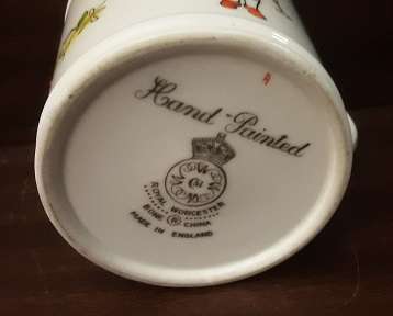 Hand Painted Royal Worcester England Mug  8 x 8 cm