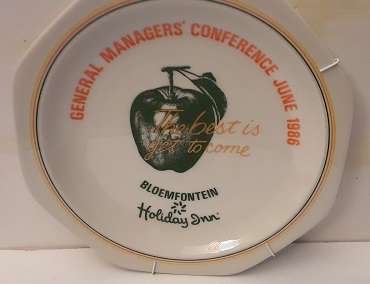 Holiday Inn General Managers Conference Bloemfontein June 1986  - 26 cm