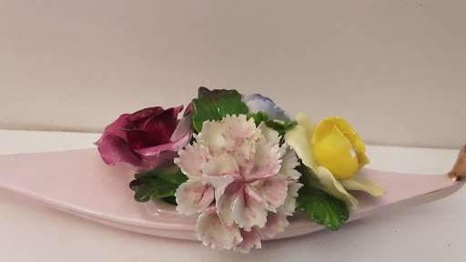 Denton  England Porcelain    Flowers  16 cm x 5 cm