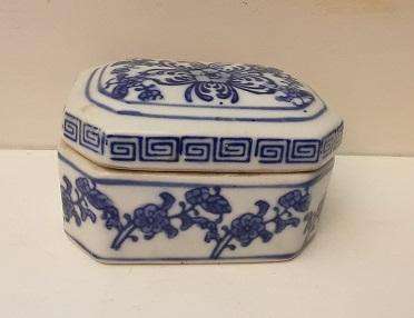 Blue and White Ceramic Lidded Box 10 cm x 8 cm x 6 cm