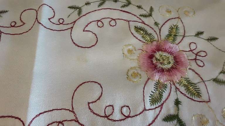 Table Cloth - Embroidery Table /  Tray Cloth 40 cm x 27 cm