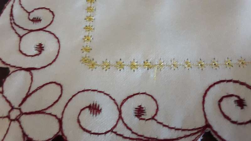 Table Cloth - Embroidery Table /  Tray Cloth 40 cm x 27 cm
