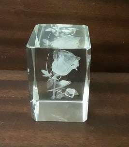 Solid glass rose paperweight 6 x 4 cm