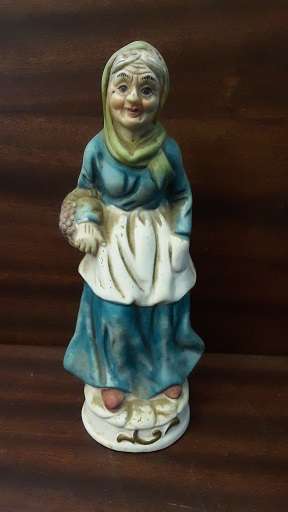 Woman Figurine 16 cm