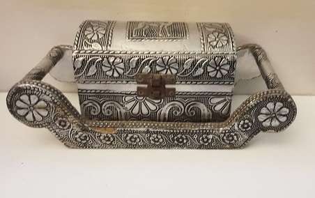 Vintage Jewellery / trinket Box camel flower  sleigh design 24 x 9cm