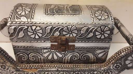 Vintage Jewellery / trinket Box camel flower  sleigh design 24 x 9cm