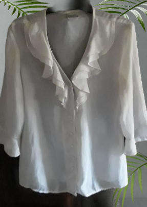 Clothing :   White   Top size 36
