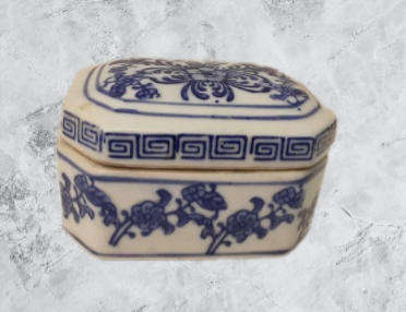 Blue and White Ceramic Lidded Box 10 cm x 8 cm x 6 cm