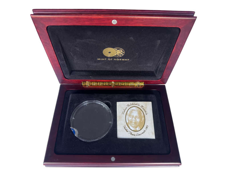 Stunning Orignal Coin Box- Mint of Norway  - Holds 50mm Medal or Coin and Cert. - Capsule Included