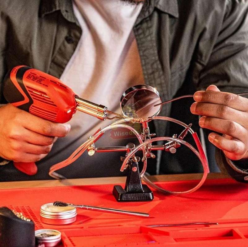 Soldering Magnifying Glass with 3 Handles and Zoom Function
