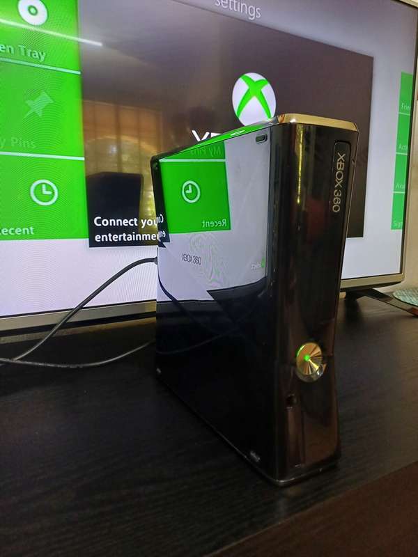 Xbox 360 S (Please read description)