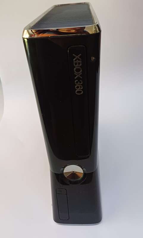 Xbox 360 S (Please read description)