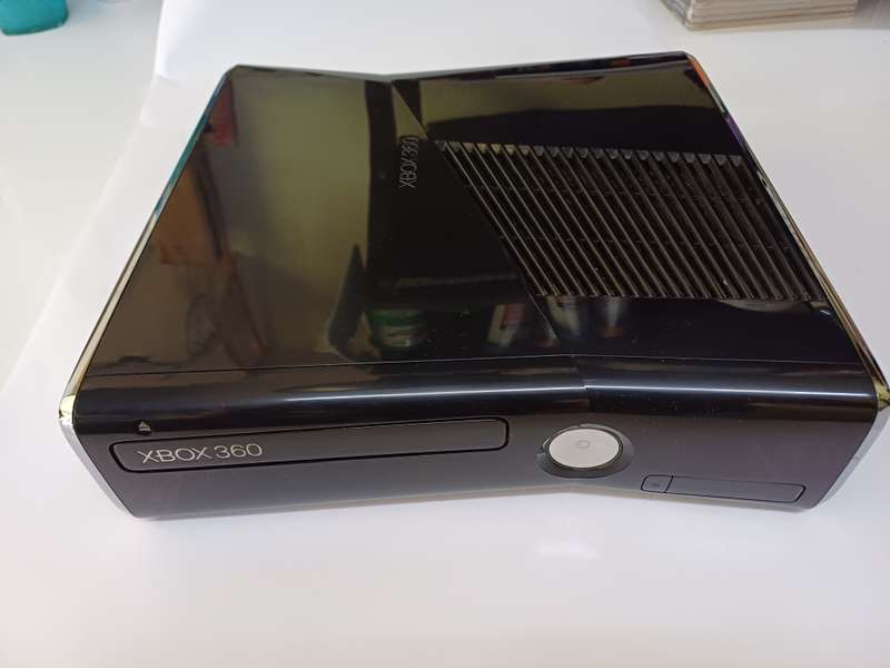 Xbox 360 S (Please read description)