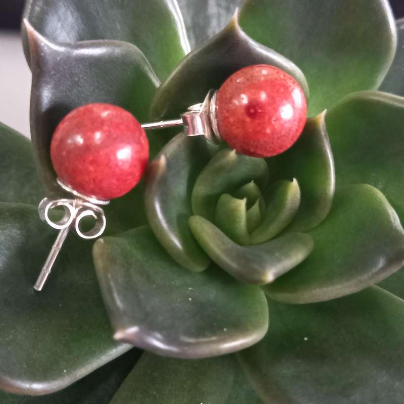 Red sponge coral stud earings