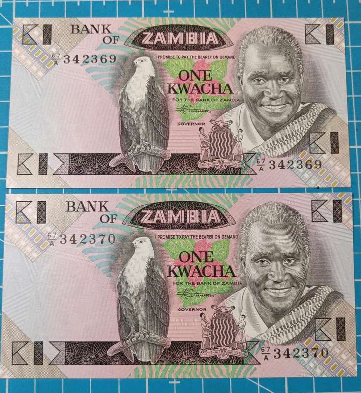 Zambia 2 x 1 Kwacha notes - unc and in sequence