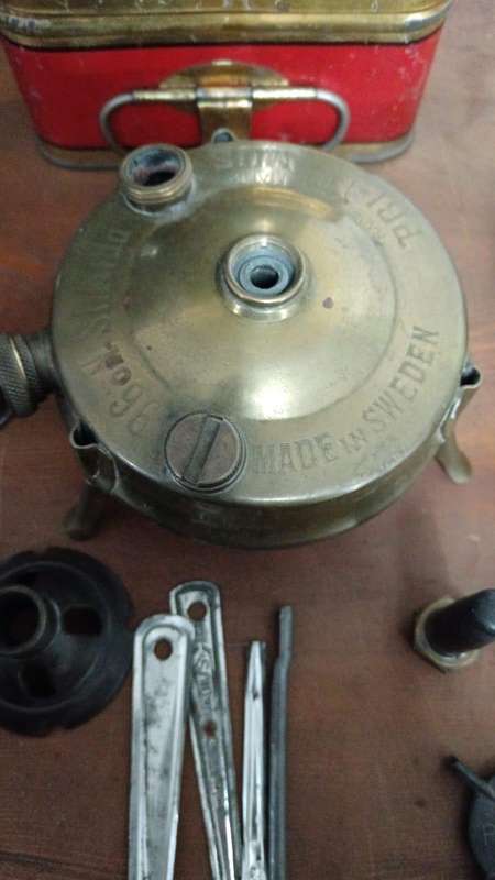 Vintage Brass fold up primus stover in tin - made in Sweden