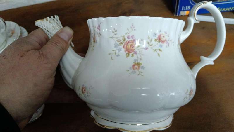 Royal Albert Peach Rose tea set