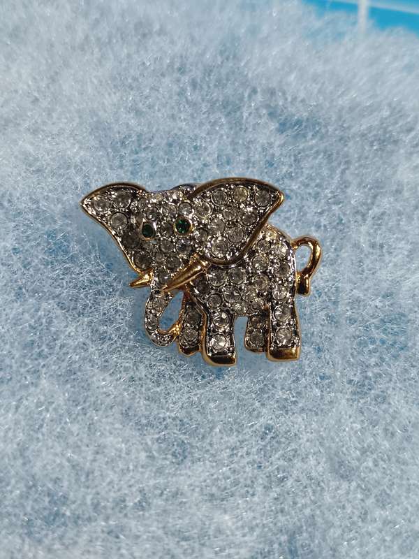 Costume Jewellery - elephant brooch - pin
