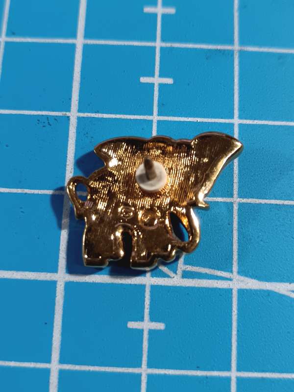 Costume Jewellery - elephant brooch - pin