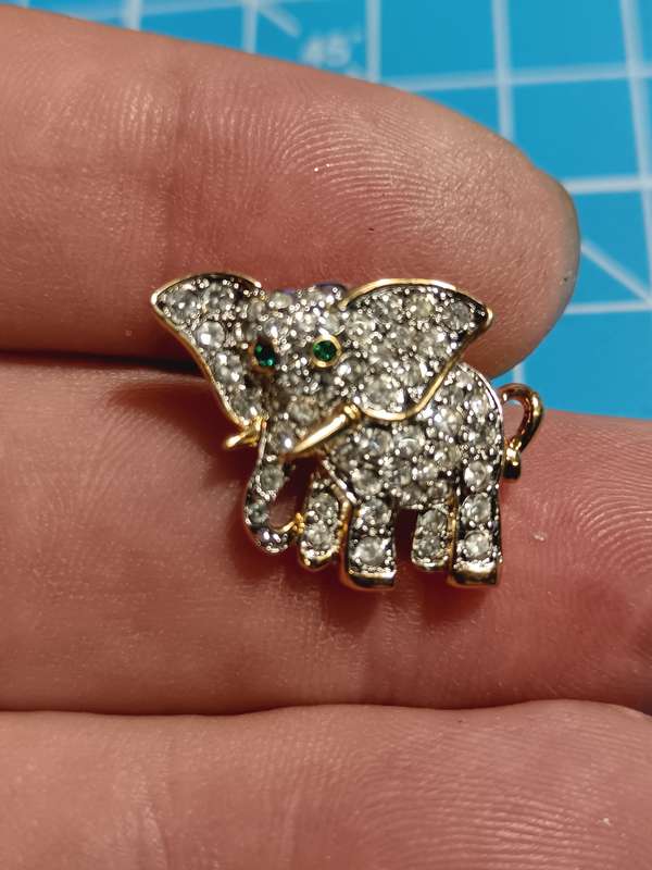 Costume Jewellery - elephant brooch - pin